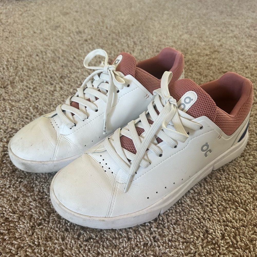 ON The Roger women’s shoe size 8.5